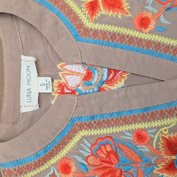 LUNA MOON women's Small Embroidered Tunic Taupe Salmon - Picture 3 of 6